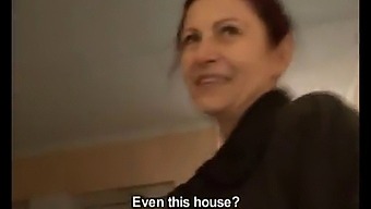 Milf Prahasta Nauttii Julkisesta Seksistä Rahasta Pov:Ssa