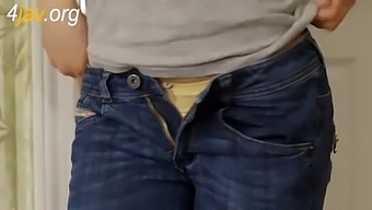 Sexy Asijská Milfka Se Špiní S Přítelem Své Kamarádky.