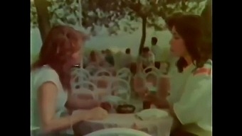 Esposas Turcas Vintage: Salaim Day E Azu Okay Em Ação Retrô