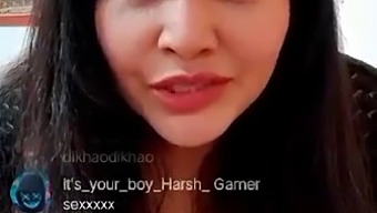 A Madura Indiana Sexy Rajsi Verma Mostra Seus Peitos Grandes E Bunda Em Uma Performance Ao Vivo Quente