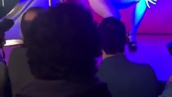 Celebração Sensual Do Autoprazer Ao Ar Livre