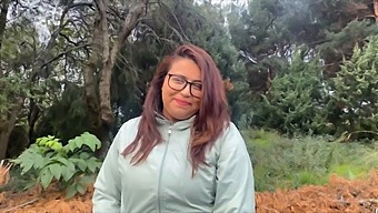 Enfermeira Milf Secretamente Filmada Faz Um Boquete No Carro Por Dinheiro