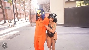 O Oficial Ramos Prende Gibby The Clown Para Pornografia Pública Em "Reeses Pieces"