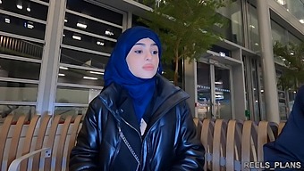 Nadja, Uma Iraniana Velada, Experimenta Sexo Anal Áspero Em Um Banheiro E Um Corredor Como Pagamento Por Uma Passagem De Avião