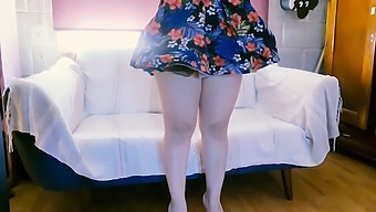Voyeur Se Masturba E Pede Para Se Despir Enquanto Observa Amante