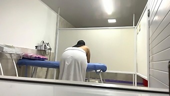 Paciente Latina Gordinha É Lubrificada E Filmada Em Um Consultório Médico
