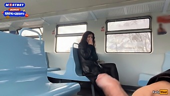 Seseorang Yang Baru Saja Saya Temui Membantu Saya Mencapai Klimaks Di Kereta Umum Dan Dia Bahkan Berjalan Melalui Kereta Api Dengan Air Mani Di Wajahnya - Cumwalk.