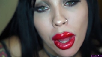Krásná Latina S Přírodními Velkými Prsy Dává Blowjob A Je Šukaná Bez Kondomu.